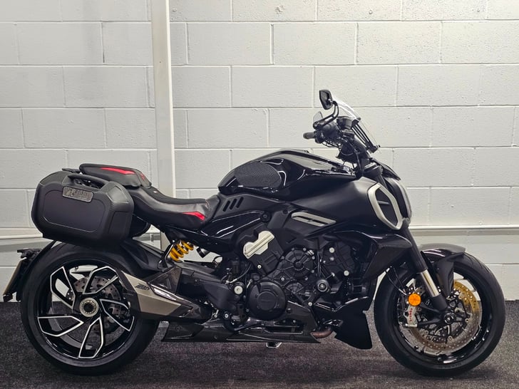 Ducati DIAVEL V4