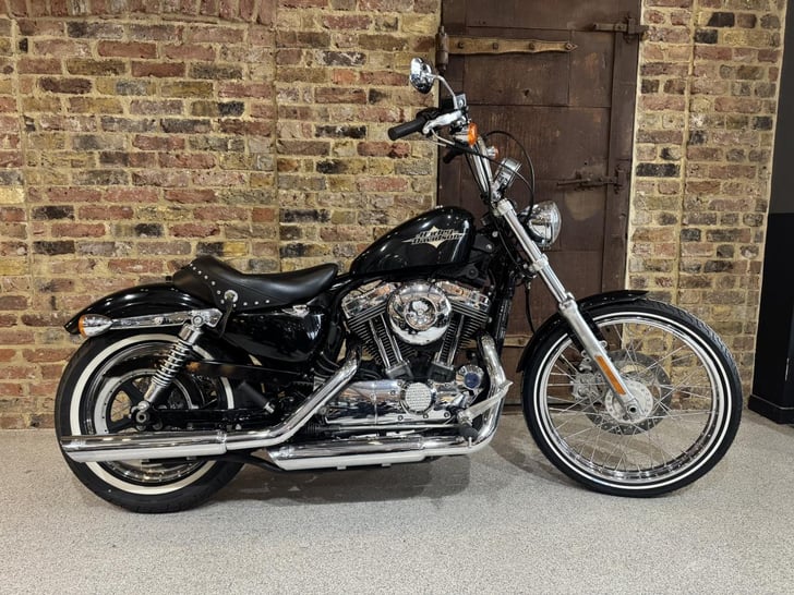 Harley-Davidson XL 1200 V SEVENTY TWO 15 