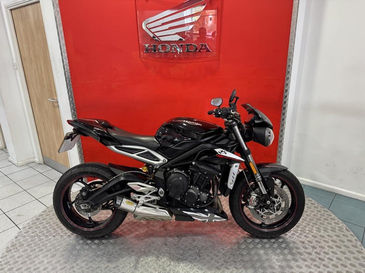 Triumph STREET TRIPLE R