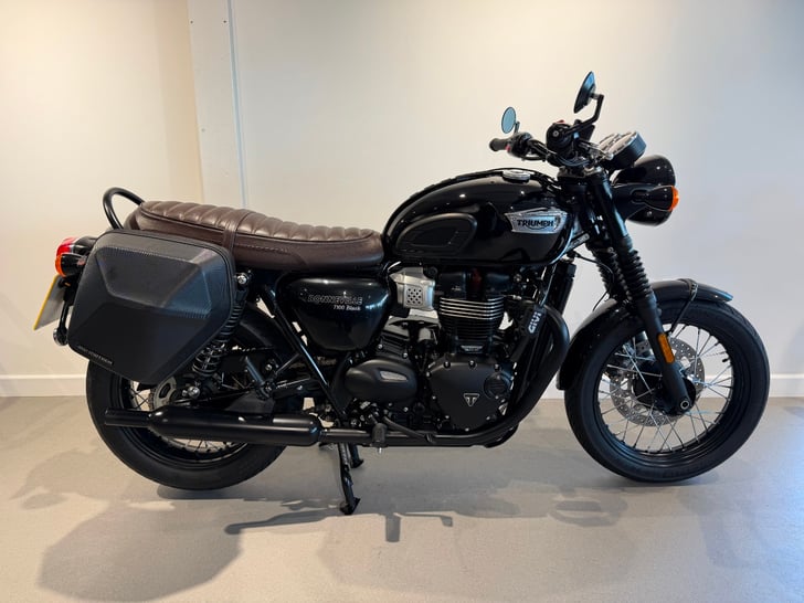 TRIUMPH BONNEVILLE T100 BLACK