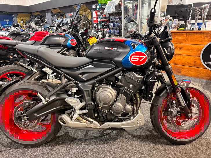 TRIUMPH TRIDENT 660 TRIPLE TRIBUTE EDITION