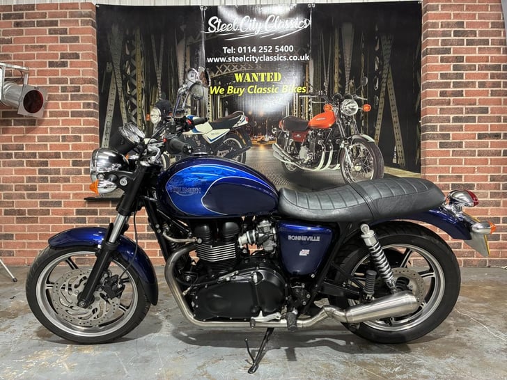Triumph BONNEVILLE