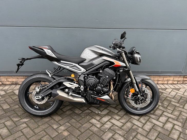 TRIUMPH STREET TRIPLE 765 RS