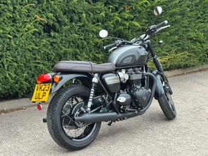 Used Triumph BONNEVILLE BONNEVILLE T120 BLACK for sale in Stoke On Trent | Image 2