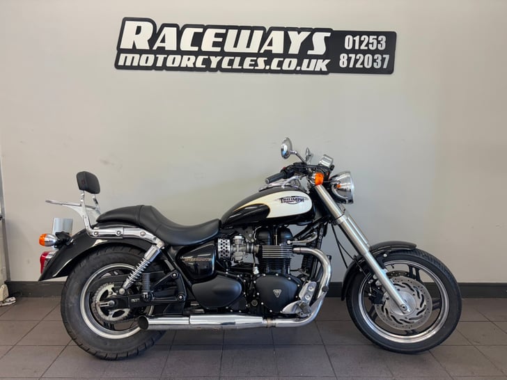 Triumph SPEEDMASTER 865