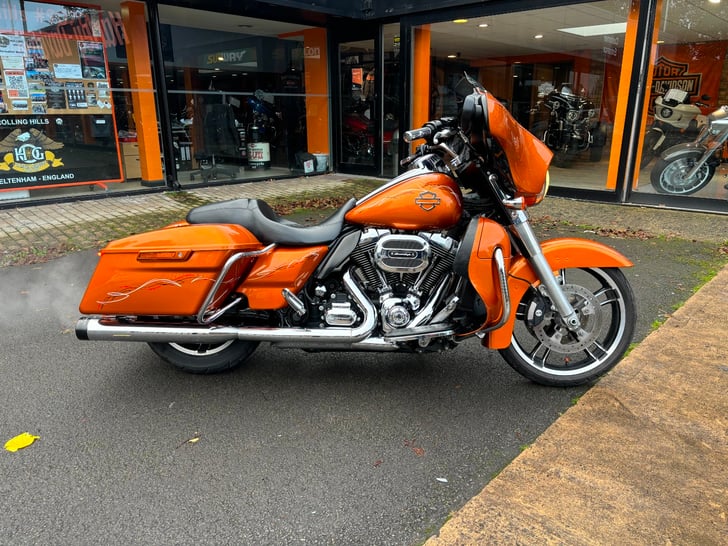 HARLEY-DAVIDSON TOURING FLHX STREET GLIDE