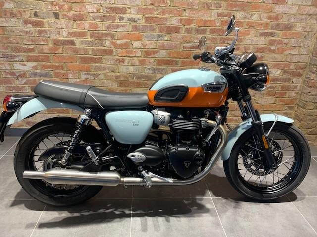 TRIUMPH BONNEVILLE T100