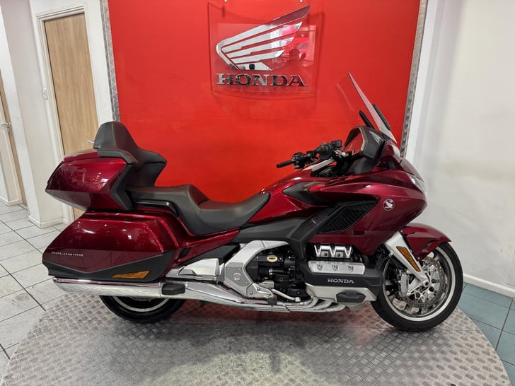 Honda GL1800 GOLD WING TOUR