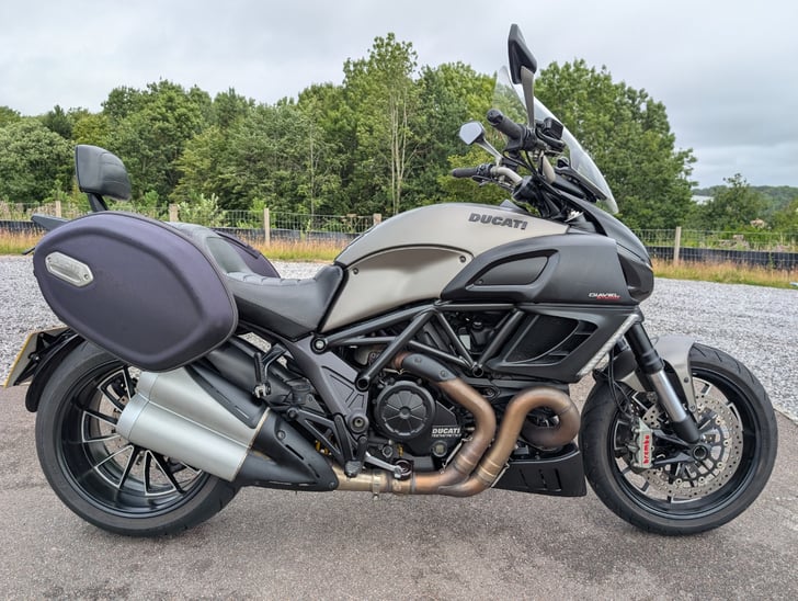 Ducati DIAVEL STRADA