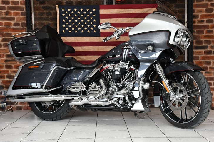 HARLEY-DAVIDSON CVO FLTRXSE ROAD GLIDE