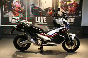 Used Honda X-ADV X-ADV 750 DCT for sale in Watford | Image 2