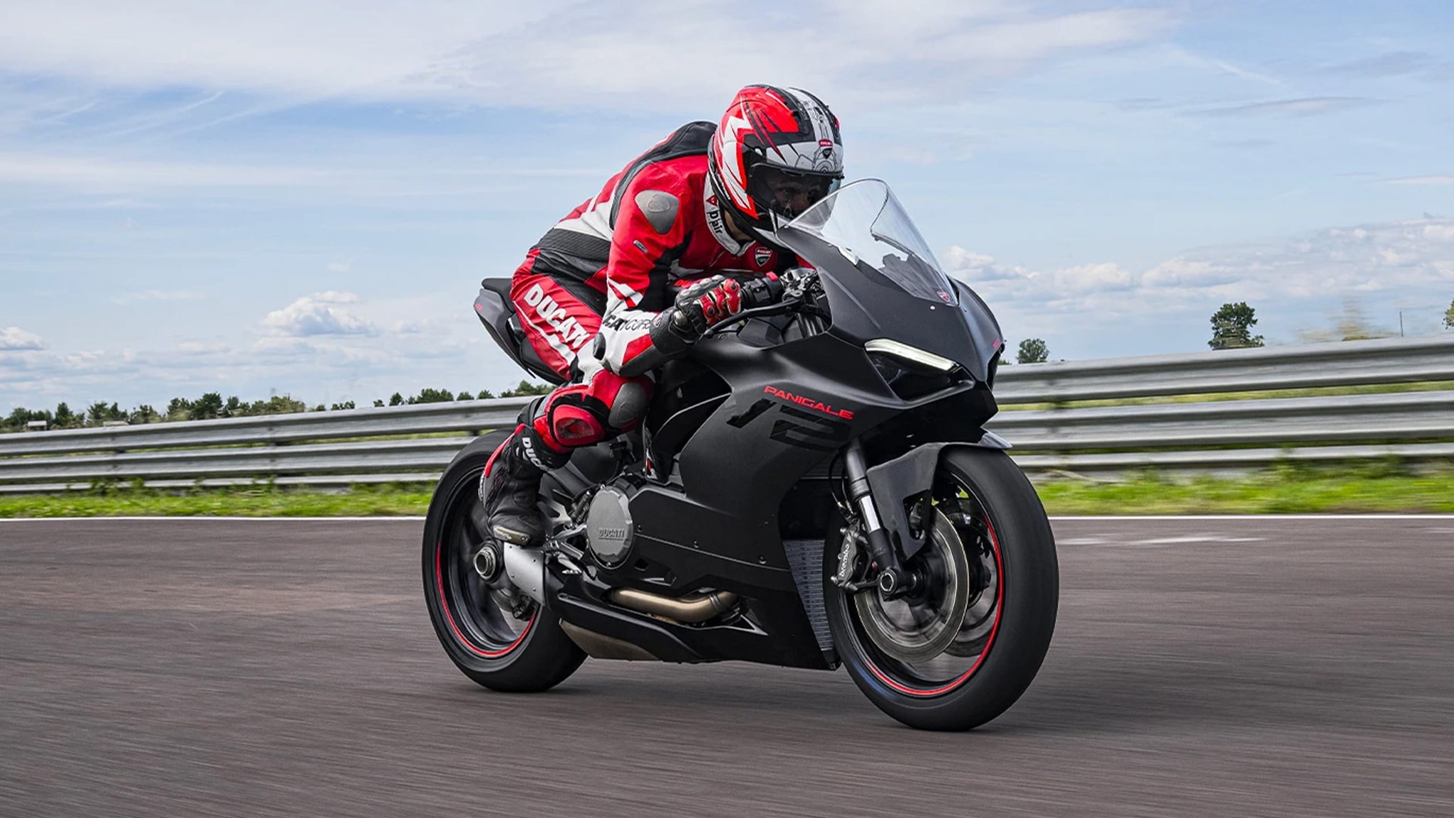 Ducati panigale deals v2 model