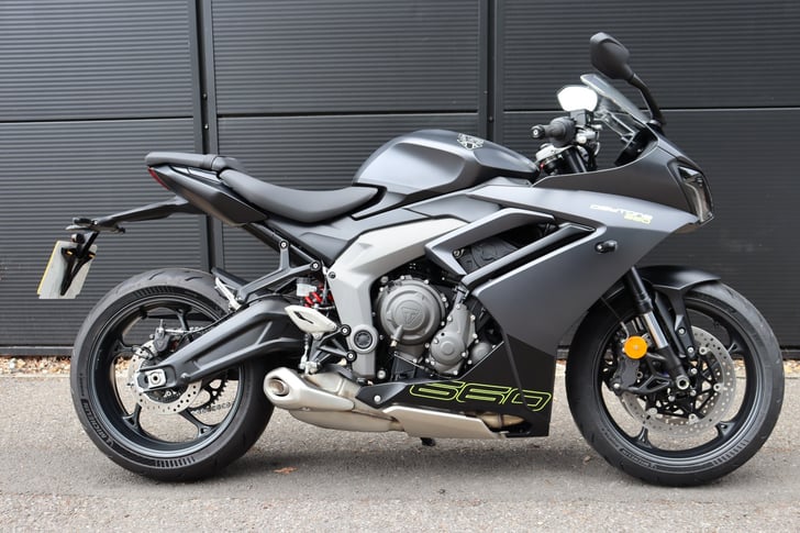 TRIUMPH DAYTONA 660
