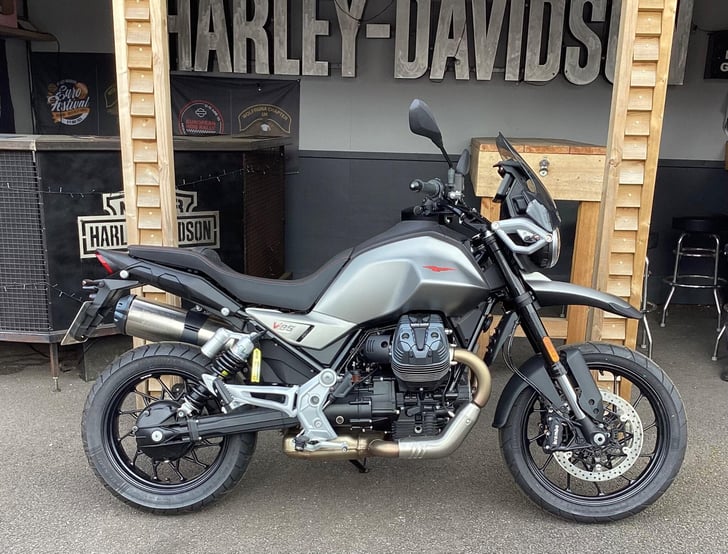 Moto Guzzi V85 850 STRADA