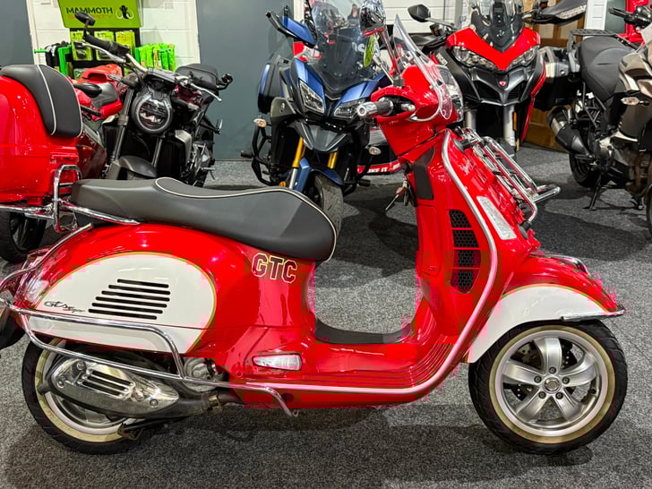 Piaggio VESPA GTS SUPER 300