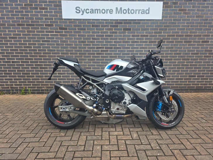 BMW M 1000 R CLAW-SHIFTED
