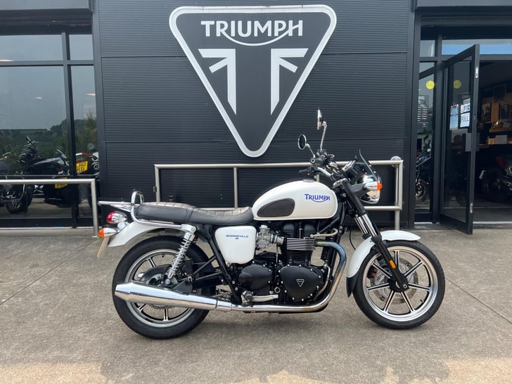 Triumph BONNEVILLE 865 
