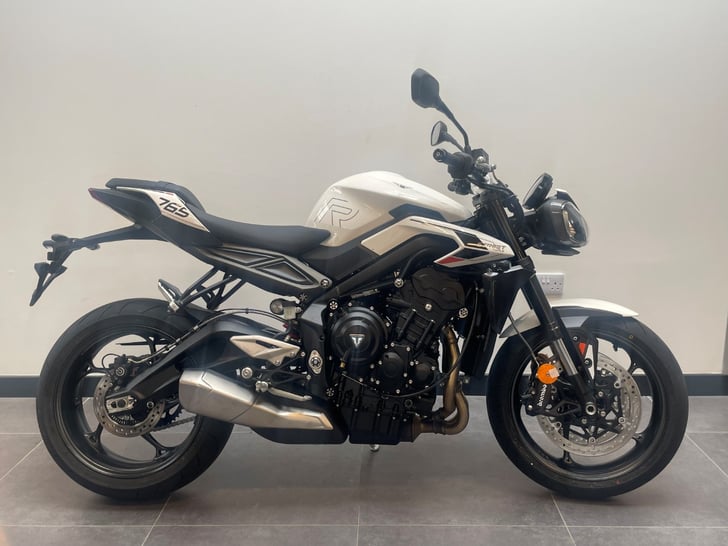 Triumph STREET TRIPLE R