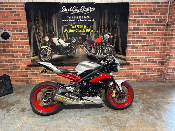 Triumph STREET TRIPLE R