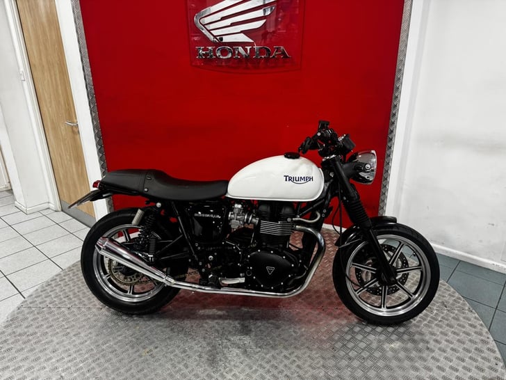 Triumph BONNEVILLE 865 