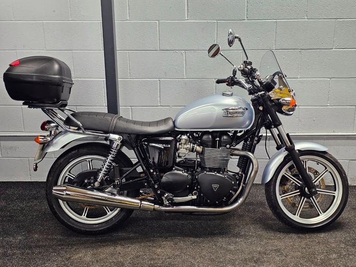 Triumph BONNEVILLE