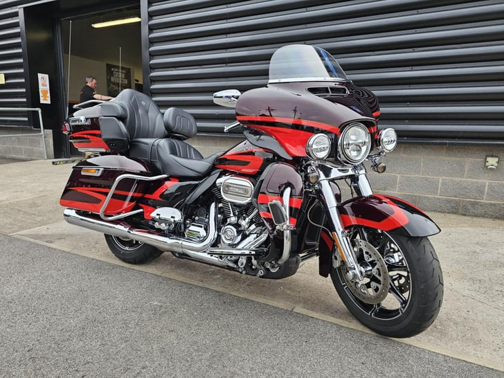 Harley-Davidson FLHTKSE CVO ULTRA LTD 