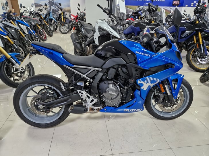 SUZUKI GSX-8R