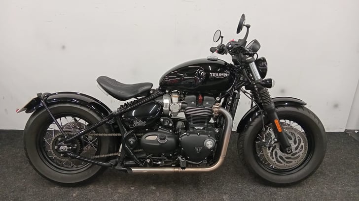 Triumph BOBBER BLACK