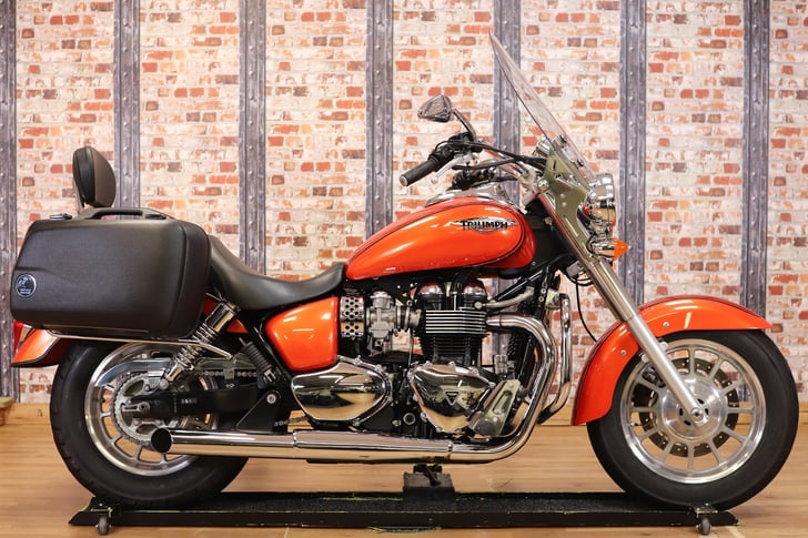 Triumph BONNEVILLE AMERICA