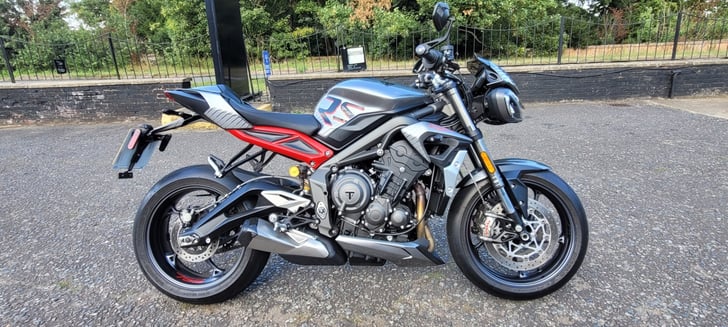 TRIUMPH STREET TRIPLE 765 RS