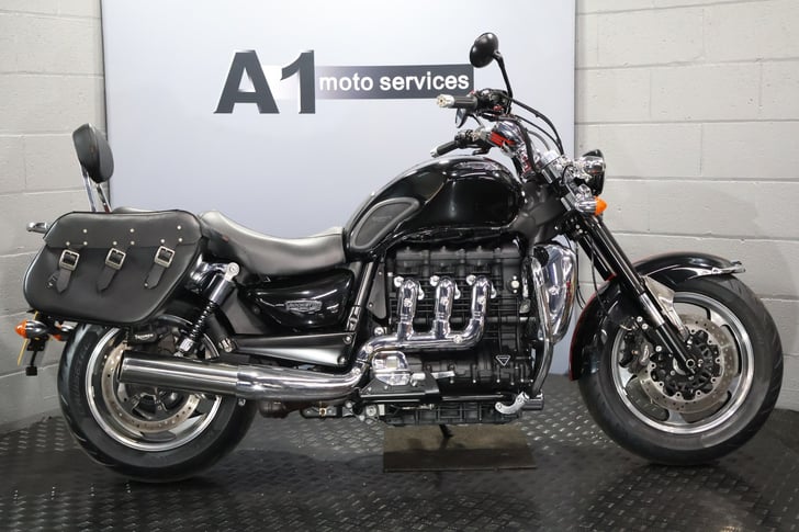 TRIUMPH ROCKET III ROADSTER
