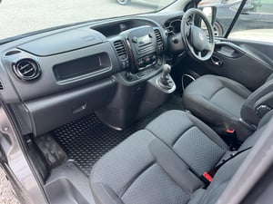 Used Vauxhall VIVARO VIVARO 1.6 CDTI 2700 SPORTIVE L1 H1 EURO 6 5DR for sale in Chesterfield | Image 3