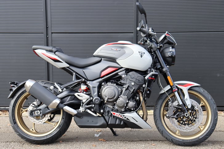 Triumph TRIDENT 800