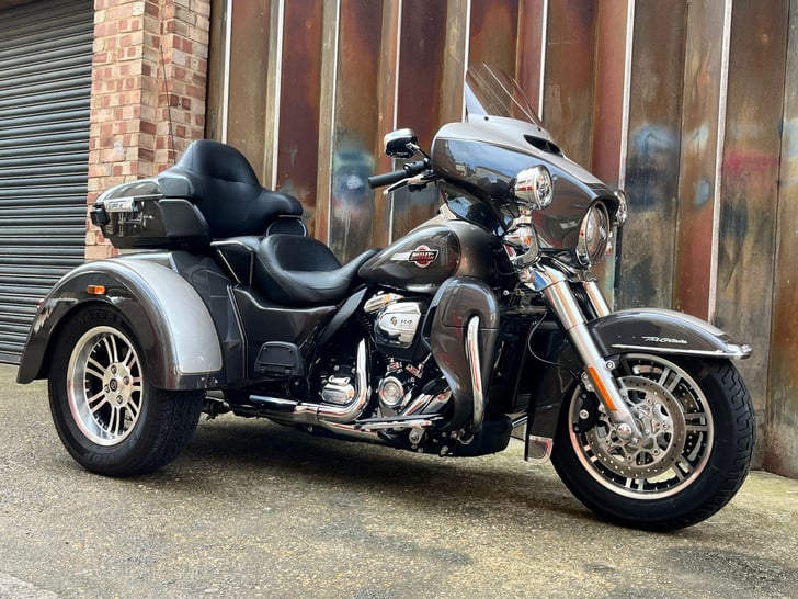 Harley-Davidson TRIKE 1868 FLHTCUTG TRI GLIDE ULTRA