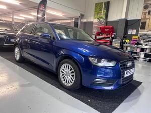 Used Audi A3 A3 1.6 TDI SE TECHNIK S TRONIC EURO 6 (S/S) 3DR for sale in Chesterfield | Image 3