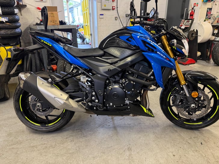 Suzuki GSX-S750