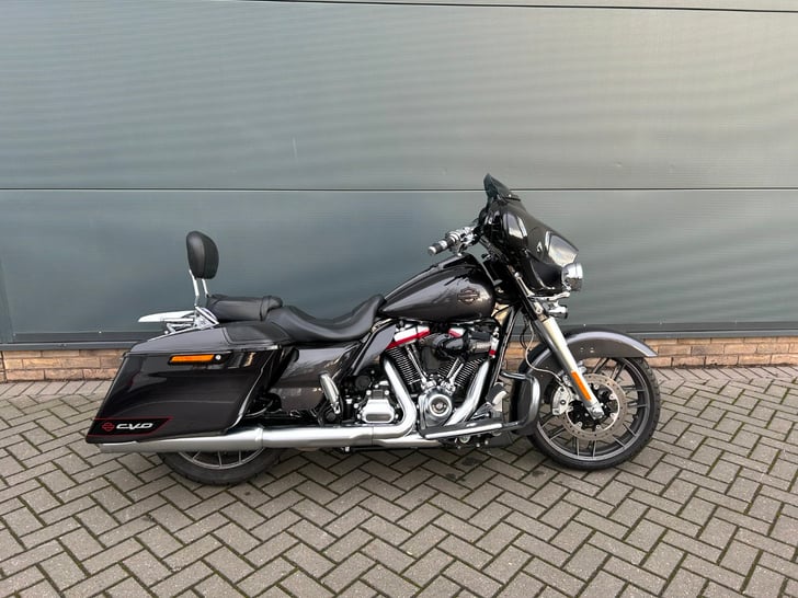 HARLEY-DAVIDSON CVO FLHXSE STREET GLIDE