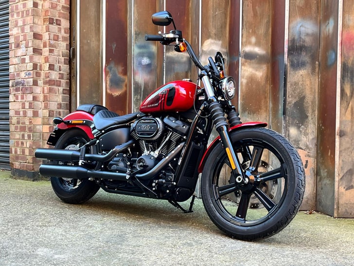 Harley-Davidson SOFTAIL 1870 STREET BOB 114 (COLOUR)