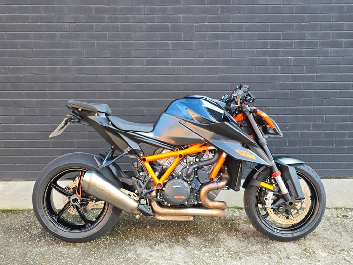KTM 1290 SUPER DUKE R