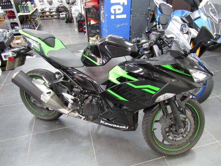 Kawasaki NINJA 400 ABS