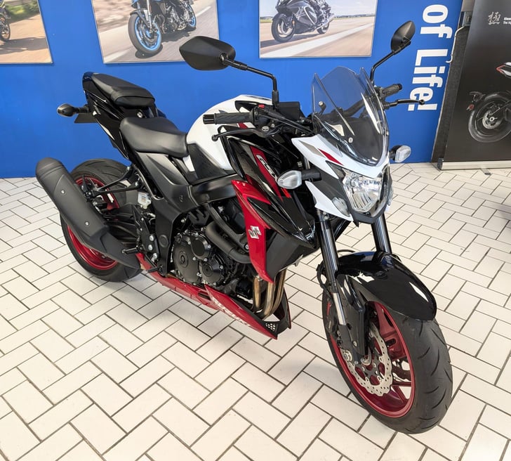 Suzuki GSX-S750