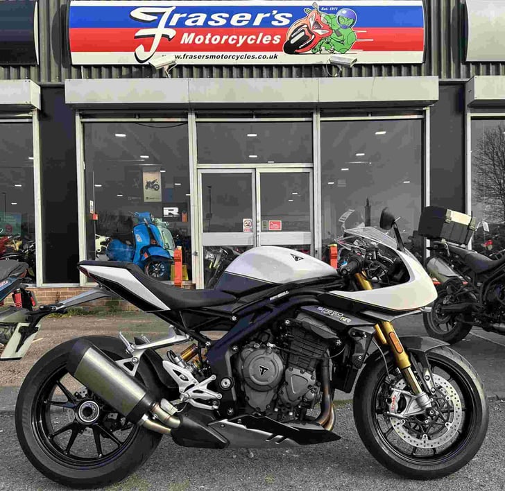 TRIUMPH SPEED TRIPLE 1200 RR