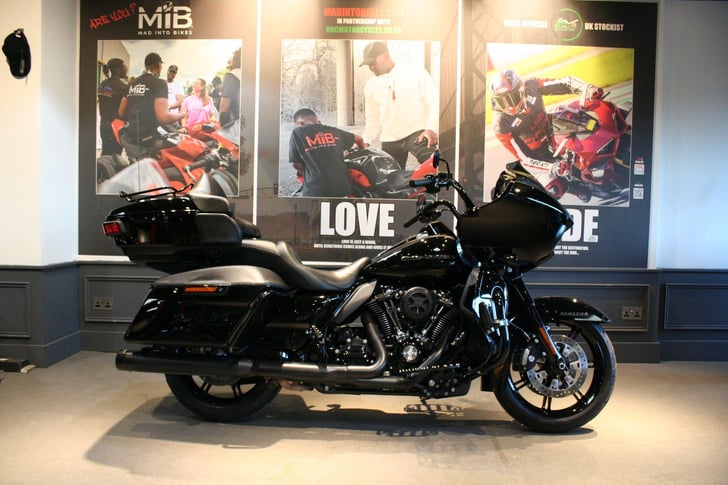 Here's a photo of the HARLEY-DAVIDSON TOURING 1868 FLTRK ROAD GLIDE LIMITED, currently available for sale