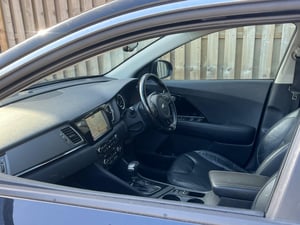 Used Kia NIRO NIRO 1.6H GDI 3 DCT EURO 6 (S/S) 5DR for sale in Chesterfield | Image 2