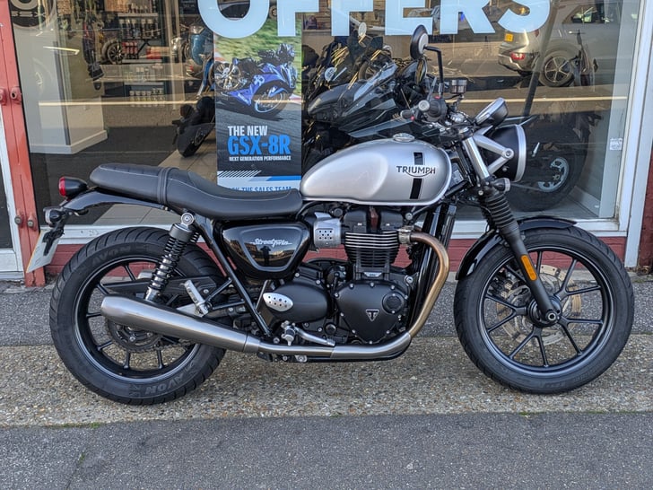 Triumph STREET TWIN