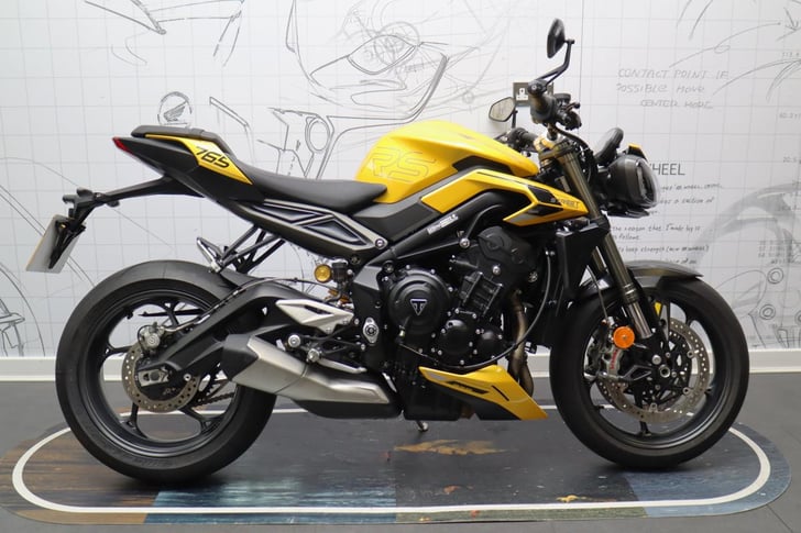 TRIUMPH STREET TRIPLE RS