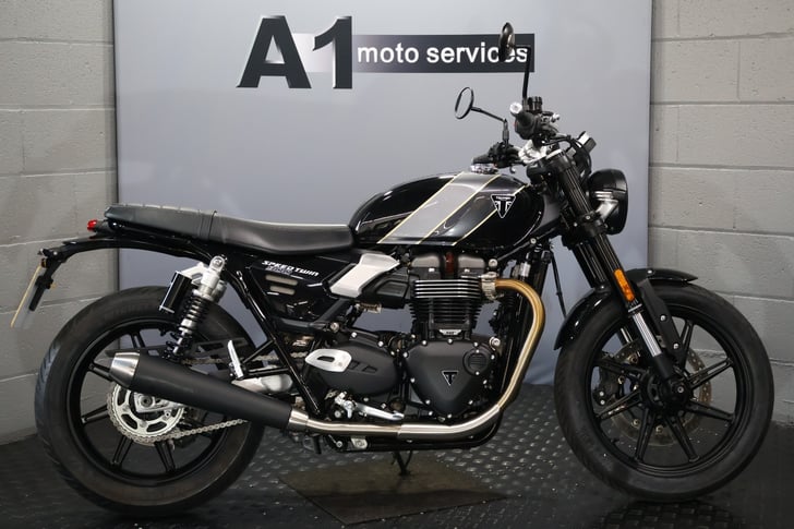 TRIUMPH SPEED TWIN 900