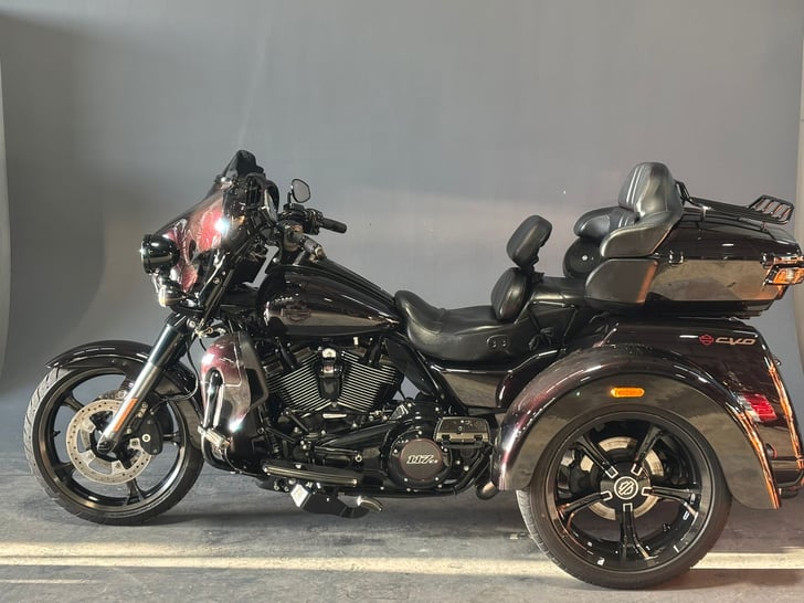 Harley-Davidson CVO FLHTCUTGSE TRI GLIDE