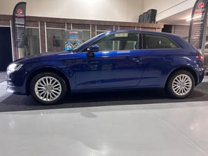 Used Audi A3 A3 1.6 TDI SE TECHNIK S TRONIC EURO 6 (S/S) 3DR for sale in Chesterfield | Image 2