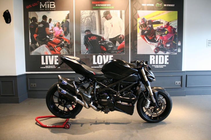 Here's a photo of the DUCATI STREETFIGHTER 848, currently available for sale